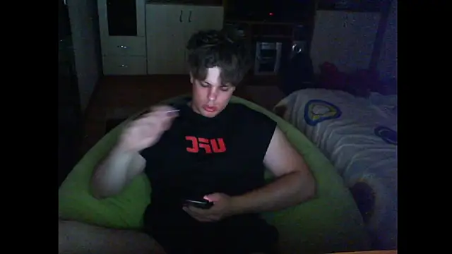 Snapshot of GymGuy0505 chatting on May 30, 10:15 pm GymGuy0505 online show from May 30, 10:15 pm