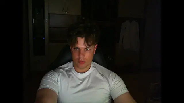 GymGuy0505 online show from May 7, 9:40 pm