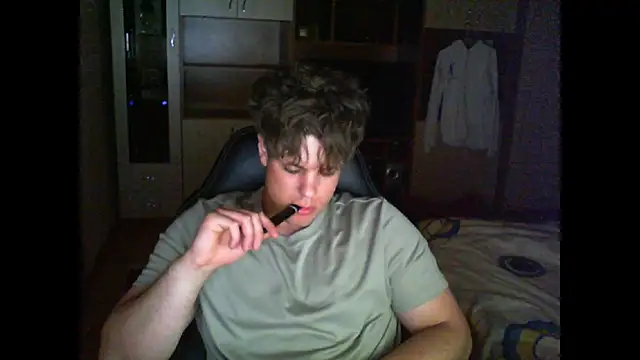 Snapshot of GymGuy0505 chatting on May 6, 10:25 pm GymGuy0505 online show from May 6, 10:25 pm