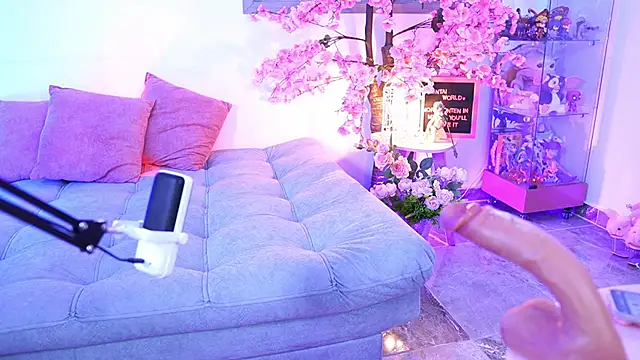 Hayami Lee online show from May 3, 6:51 am
