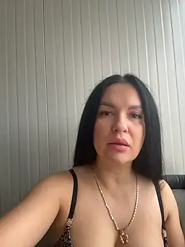 Snapshot of MeganBlueq chatting on February 4, 9:37 am MeganBlueq online show from February 4, 9:37 am