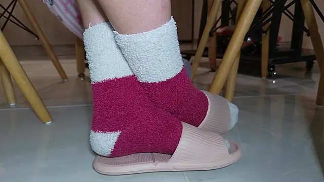 Snapshot of Feetbeth chatting on July 12, 7:09 am Feetbeth online show from July 12, 7:09 am