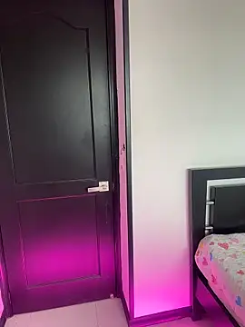 Annyhathatway online show from December 20, 3:37 pm