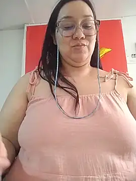 Snapshot of sharon_G chatting on May 18, 6:23 pm sharon G online show from May 18, 6:23 pm