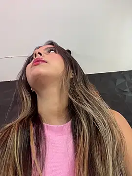 Snapshot of Valeria-escobar chatting on February 15, 1:32 pm Valeria-escobar online show from February 15, 1:32 pm