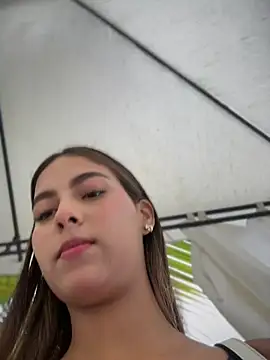 Snapshot of Valeria-escobar chatting on May 24, 12:27 pm Valeria-escobar online show from May 24, 12:27 pm