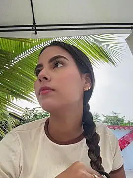 Snapshot of Valeria-escobar chatting on May 20, 11:29 am Valeria-escobar online show from May 20, 11:29 am