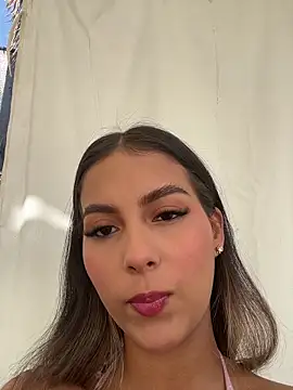 Snapshot of Valeria-escobar chatting on February 27, 1:44 pm Valeria-escobar online show from February 27, 1:44 pm