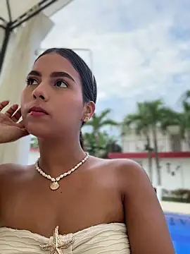Snapshot of Valeria-escobar chatting on May 21, 11:40 am Valeria-escobar online show from May 21, 11:40 am