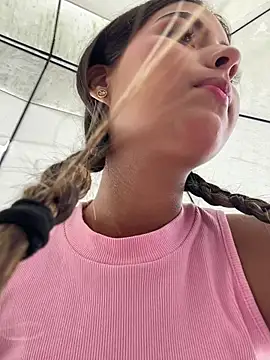 Snapshot of Valeria-escobar chatting on March 19, 1:44 pm Valeria-escobar online show from March 19, 1:44 pm