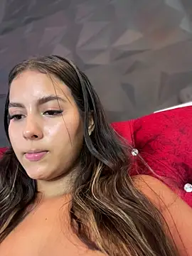 Snapshot of Valeria-escobar chatting on April 19, 6:10 pm Valeria-escobar online show from April 19, 6:10 pm