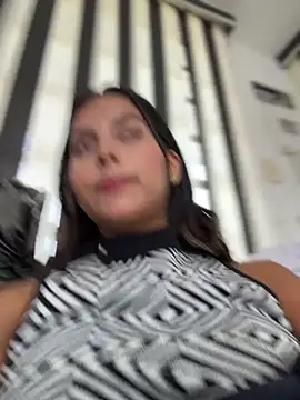 Snapshot of Valeria-escobar chatting on April 19, 1:56 pm Valeria-escobar online show from April 19, 1:56 pm