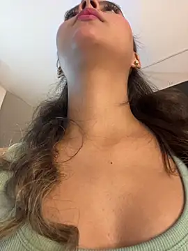 Snapshot of Valeria-escobar chatting on February 25, 1:44 pm Valeria-escobar online show from February 25, 1:44 pm