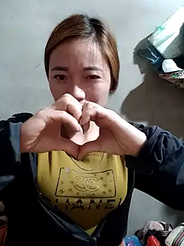 little-effy online show from April 2, 11:39 am