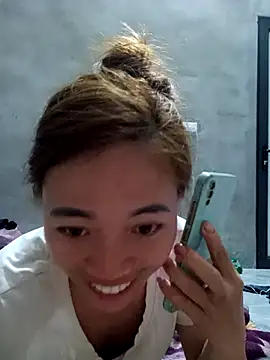 Snapshot of little-effy chatting on December 15, 10:43 am little-effy online show from December 15, 10:43 am