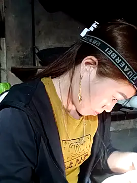 little-effy online show from February 14, 12:38 pm