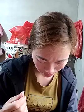 little-effy online show from March 9, 7:56 am