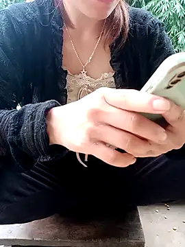 Snapshot of little-effy chatting on July 15, 10:44 am little-effy online show from July 15, 10:44 am