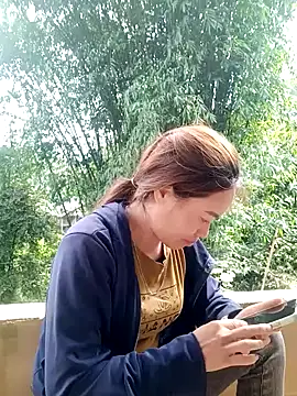 little-effy online show from May 4, 2:37 am