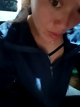 Snapshot of little-effy chatting on June 7, 11:37 am little-effy online show from June 7, 11:37 am