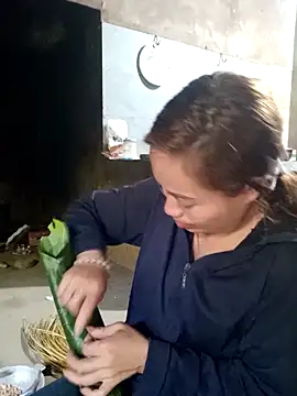 little-effy online show from March 2, 8:10 am