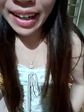 Snapshot of little-effy chatting on June 27, 12:05 am little-effy online show from June 27, 12:05 am