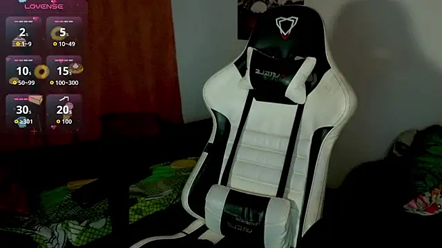 Snapshot of milk_hot_mafe chatting on February 20, 3:47 am milk hot mafe online show from February 20, 3:47 am