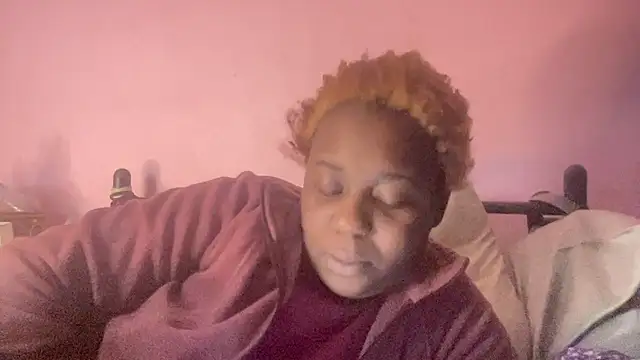 Snapshot of queenalliyahalecia chatting on December 16, 2:32 pm queenalliyahalecia online show from December 16, 2:32 pm