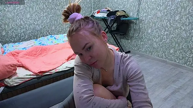 s trawberry  online show from March 19, 4:01 am