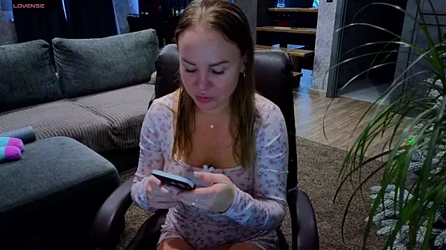 s trawberry  online show from December 14, 3:46 am