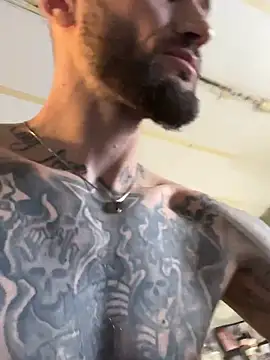 kingNQueen1211 online show from April 22, 9:21 pm