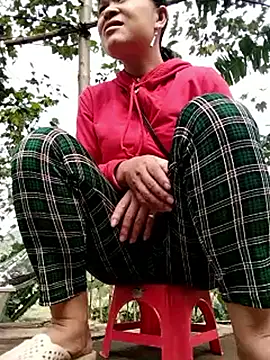 Snapshot of Seductive_slut chatting on December 14, 2:40 am Seductive slut online show from December 14, 2:40 am