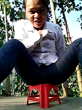 Snapshot of Seductive_slut chatting on December 15, 8:42 am Seductive slut online show from December 15, 8:42 am