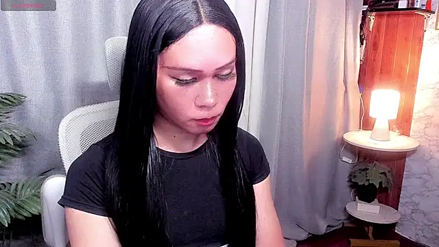 xSweet Gigi online show from May 3, 12:05 am