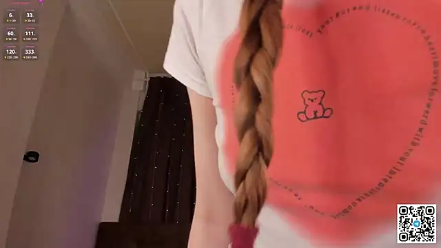 Snapshot of EmmaPratt chatting on March 1, 12:32 am EmmaPratt online show from March 1, 12:32 am