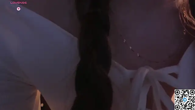 Snapshot of EmmaPratt chatting on February 9, 1:03 am EmmaPratt online show from February 9, 1:03 am