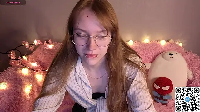 Snapshot of EmmaPratt chatting on January 14, 1:09 am EmmaPratt online show from January 14, 1:09 am