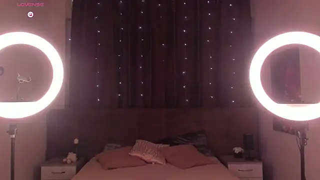 Snapshot of EmmaPratt chatting on February 7, 1:02 am EmmaPratt online show from February 7, 1:02 am