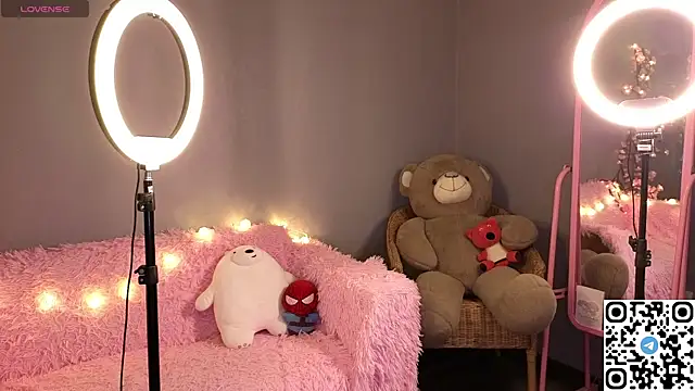 Snapshot of EmmaPratt chatting on January 11, 1:01 am EmmaPratt online show from January 11, 1:01 am