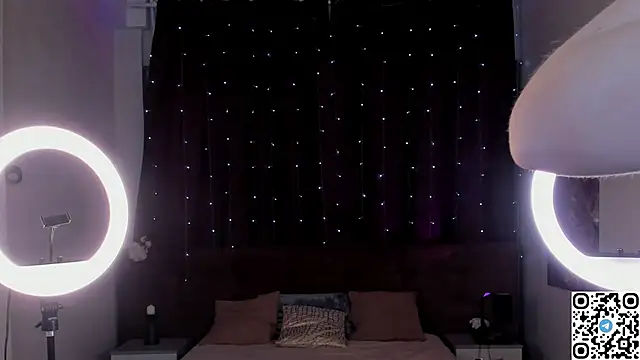 Snapshot of EmmaPratt chatting on February 15, 12:11 am EmmaPratt online show from February 15, 12:11 am