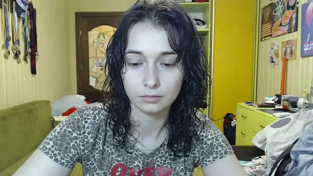 Snapshot of Angelik5371 chatting on May 8, 1:37 pm Angelik5371 online show from May 8, 1:37 pm