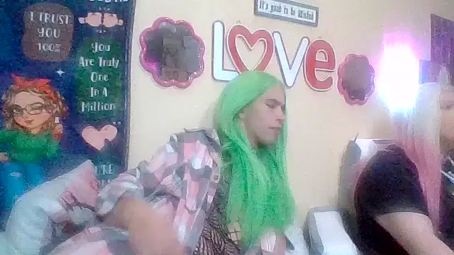 DanielleRavyyn online show from May 4, 2:09 pm