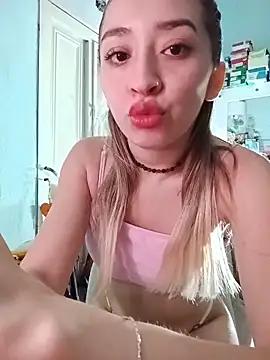 Snapshot of soylulita07 chatting on February 18, 8:44 am soylulita07 online show from February 18, 8:44 am