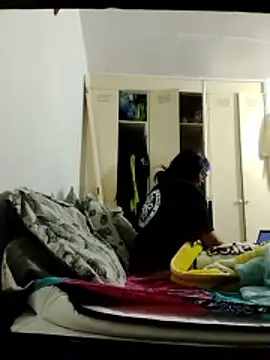 Snapshot of shadowofpleasure chatting on December 15, 11:05 am shadowofpleasure online show from December 15, 11:05 am