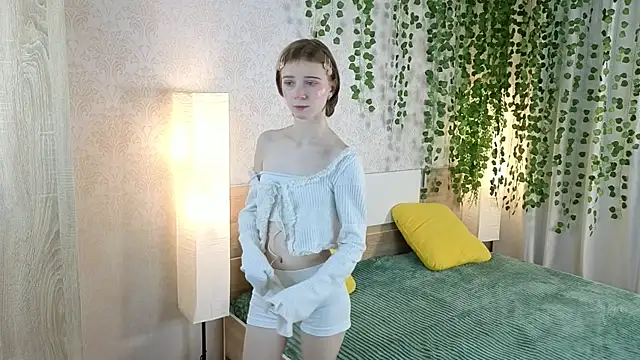 Snapshot of ViollaBloom chatting on December 14, 1:56 am ViollaBloom online show from December 14, 1:56 am