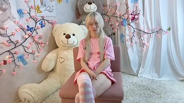 ViollaBloom online show from January 13, 1:31 am