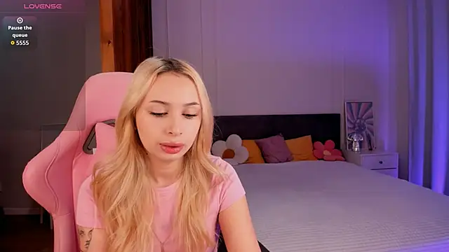 Snapshot of LanaMiracle chatting on December 16, 4:28 am LanaMiracle online show from December 16, 4:28 am