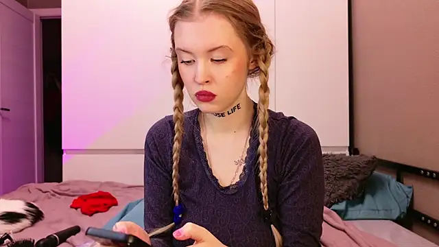 Snapshot of candy_kattee chatting on December 13, 8:48 pm candy kattee online show from December 13, 8:48 pm