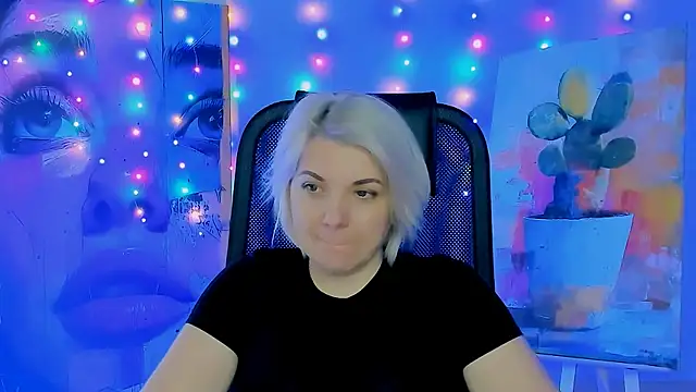 Snapshot of EvaEvals chatting on December 15, 7:25 am EvaEvals online show from December 15, 7:25 am