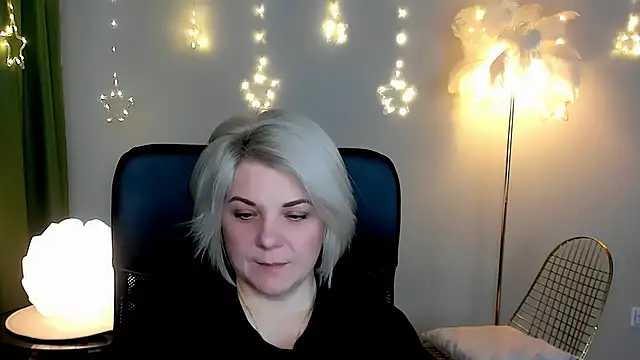 Snapshot of EvaEvals chatting on December 16, 7:34 am EvaEvals online show from December 16, 7:34 am